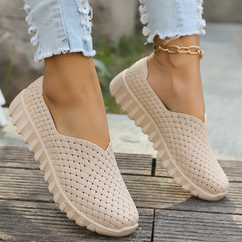 2024 Flat Light Fashion Woven Women's Shoes Large Size Soft Sole Mother Leisure Hollow Out Cloth Shoes Sports Shoes