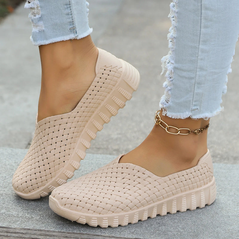 2024 Flat Light Fashion Woven Women's Shoes Large Size Soft Sole Mother Leisure Hollow Out Cloth Shoes Sports Shoes