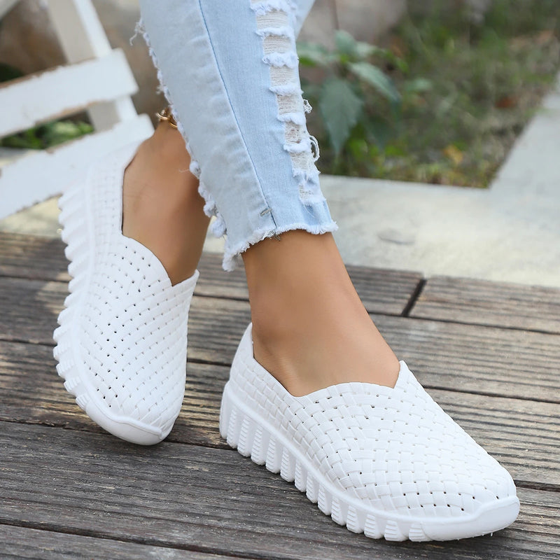 2024 Flat Light Fashion Woven Women's Shoes Large Size Soft Sole Mother Leisure Hollow Out Cloth Shoes Sports Shoes